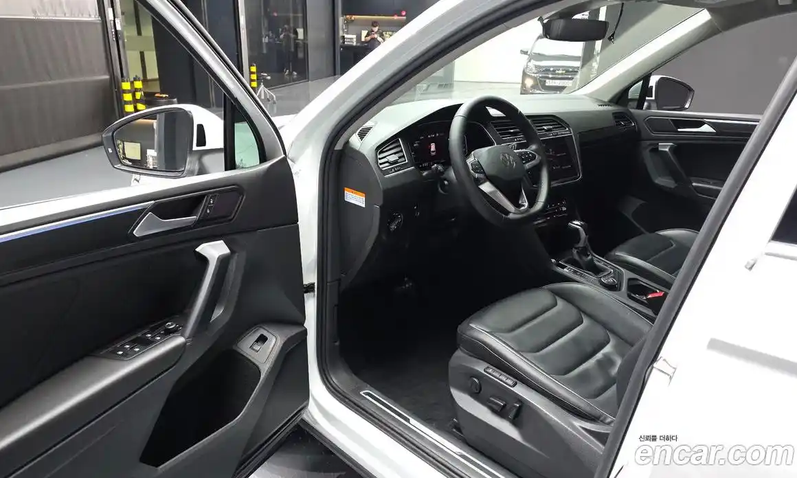 Volkswagen Tiguan 2021 2.0 автомат (гидро), фото 13