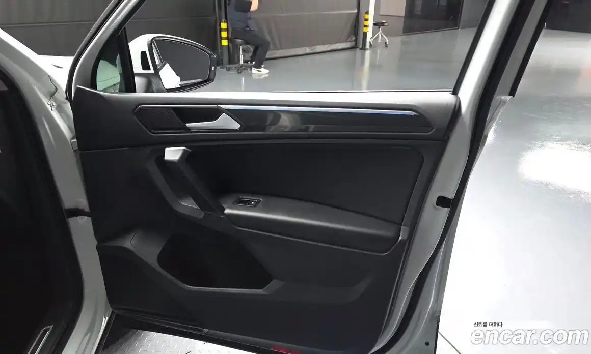 Volkswagen Tiguan 2021 2.0 автомат (гидро), фото 14