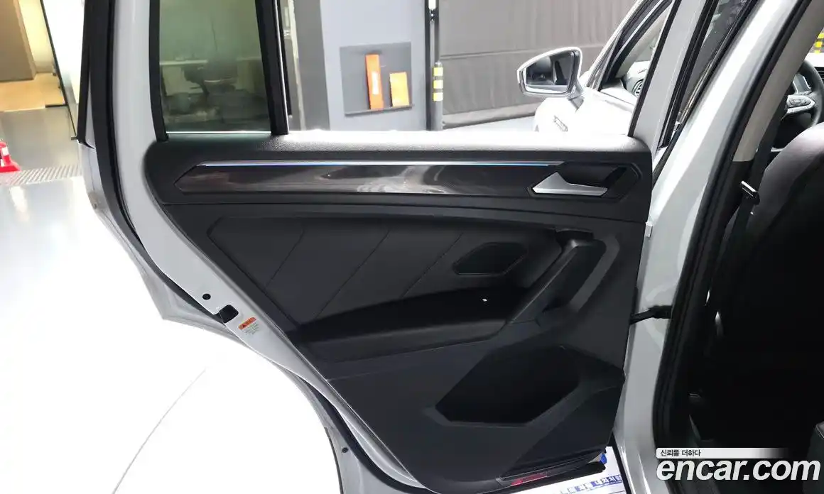 Volkswagen Tiguan 2021 2.0 автомат (гидро), фото 15