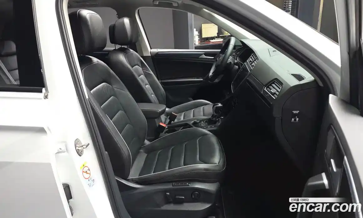 Volkswagen Tiguan 2021 2.0 автомат (гидро), фото 17