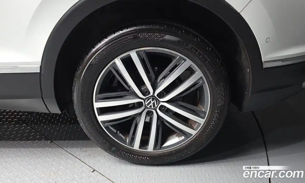 Volkswagen Tiguan 2021 2.0 автомат (гидро), фото 5