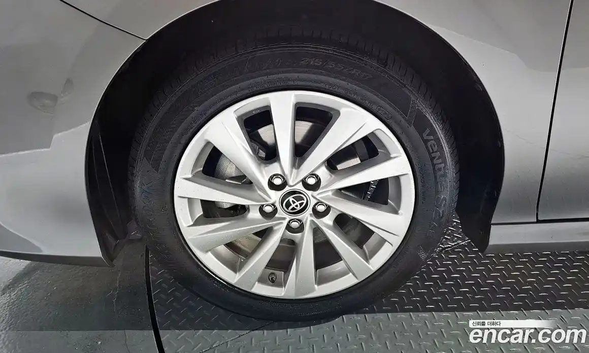 Toyota Camry 2023 2.5 гидро, фото 5