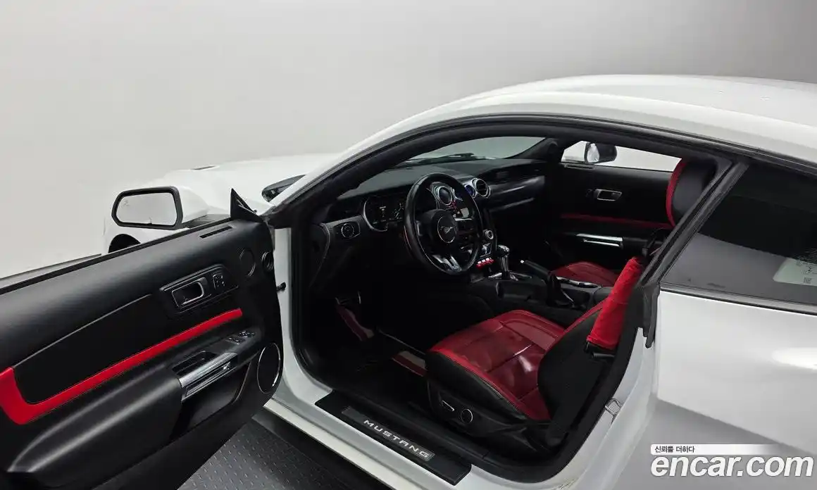 Ford Mustang 2019 2.3 автомат (гидро), фото 13
