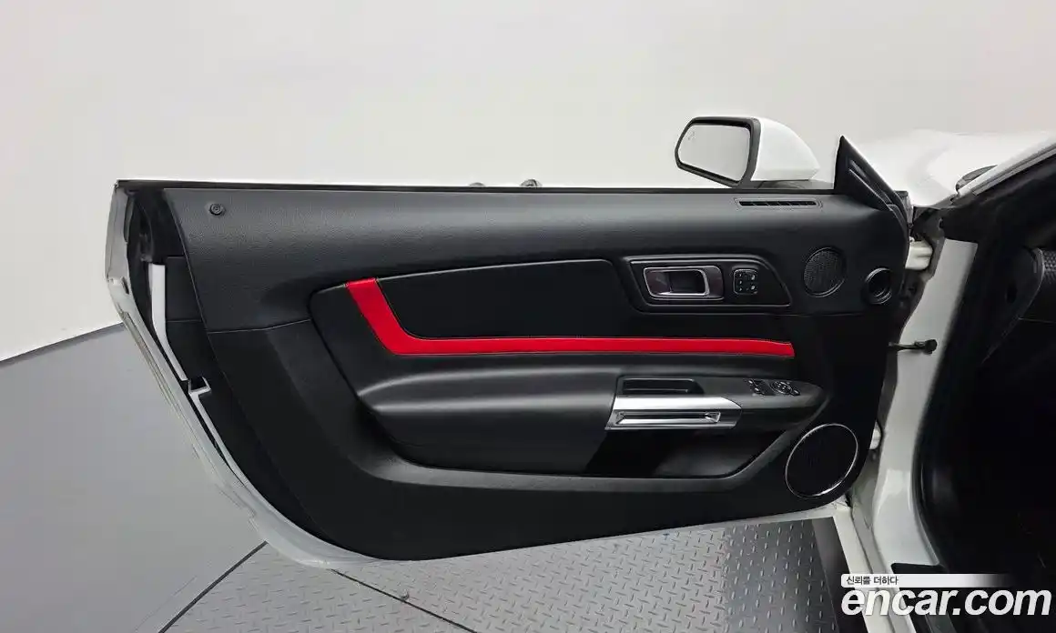 Ford Mustang 2019 2.3 автомат (гидро), фото 14