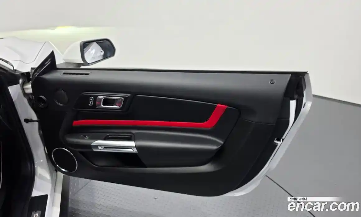 Ford Mustang 2019 2.3 автомат (гидро), фото 15