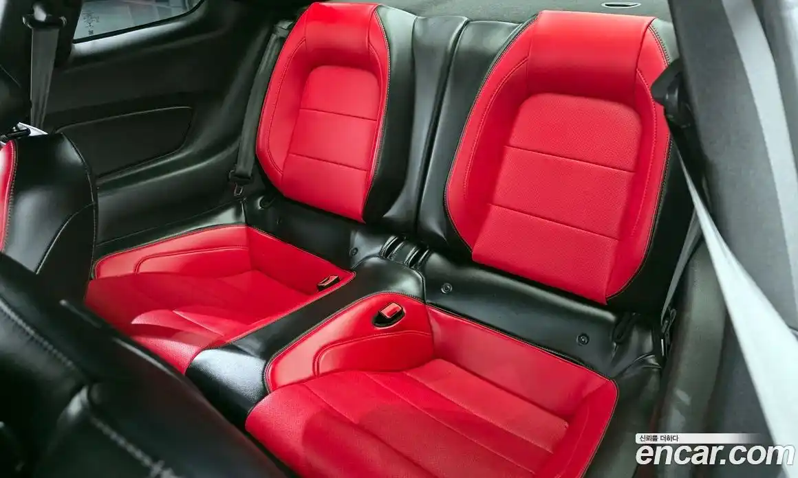 Ford Mustang 2019 2.3 автомат (гидро), фото 16