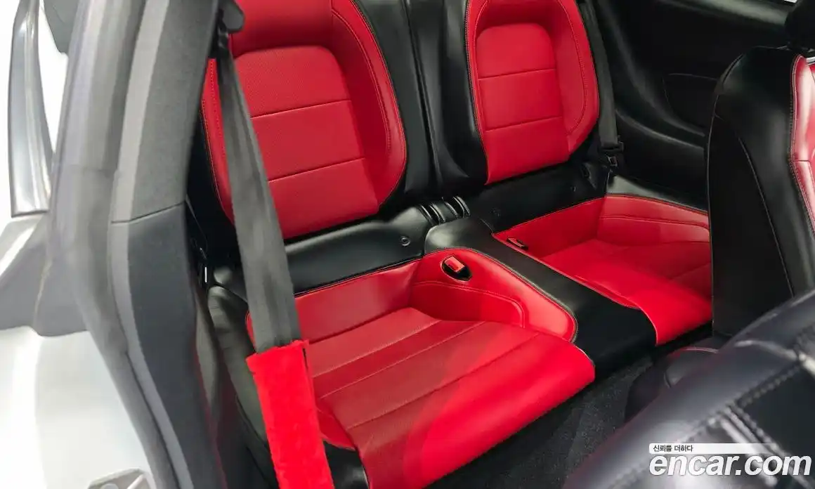 Ford Mustang 2019 2.3 автомат (гидро), фото 18