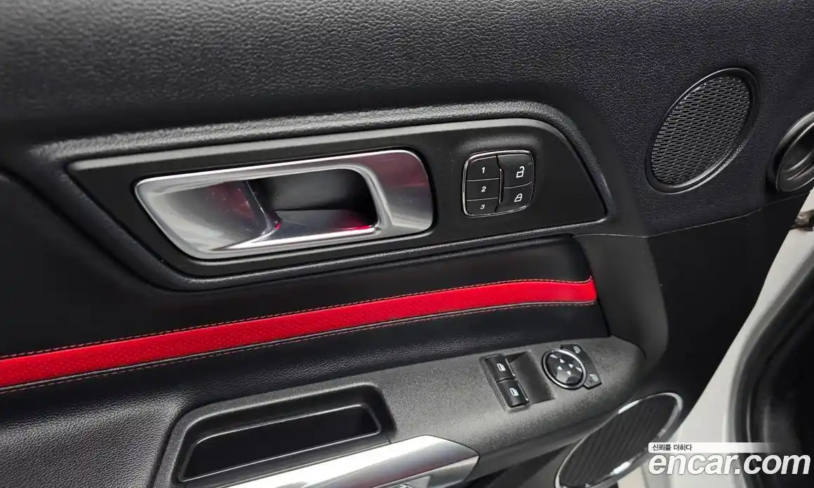 Ford Mustang 2019 2.3 автомат (гидро), фото 28