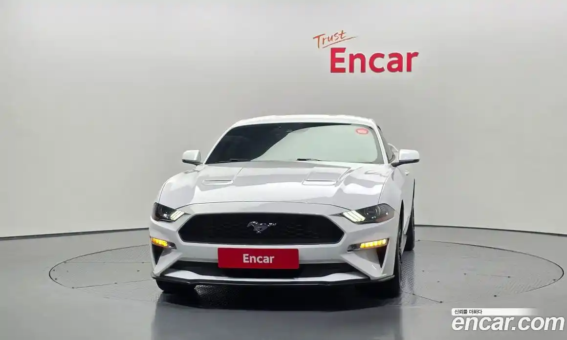 Ford Mustang 2019 2.3 автомат (гидро), фото 3
