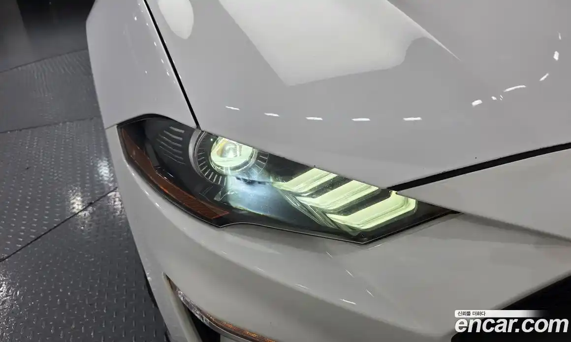 Ford Mustang 2019 2.3 автомат (гидро), фото 8