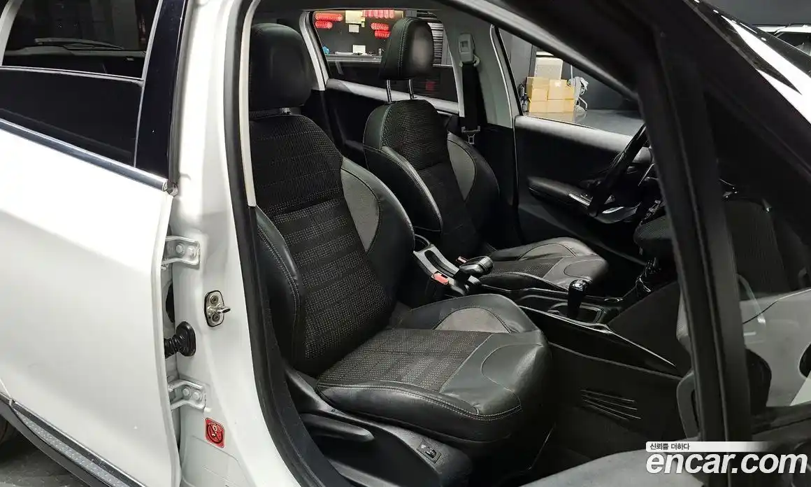 Peugeot 2008 2015 1.6 автомат (гидро), фото 10