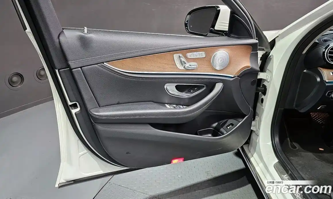 Mercedes-Benz E-Class 2018 2.0 автомат (гидро), фото 14