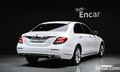 Mercedes-Benz E-Class 2018 2.0 автомат (гидро), миниатюра 2