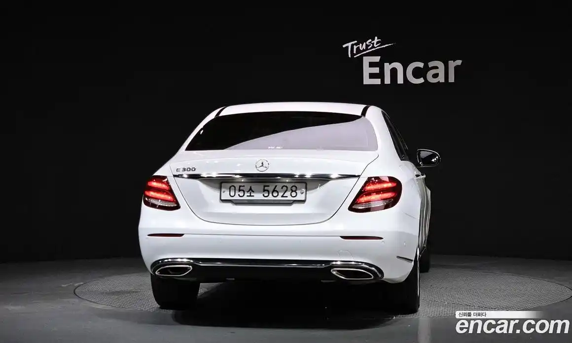 Mercedes-Benz E-Class 2018 2.0 автомат (гидро), фото 4