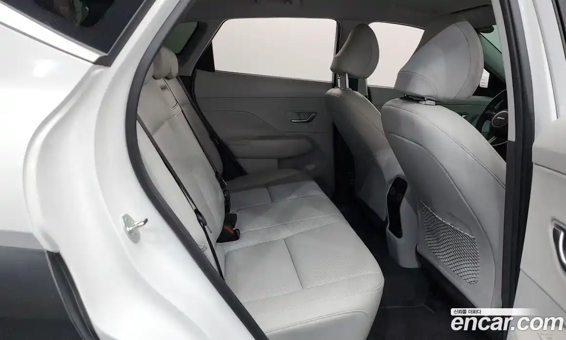 Hyundai Kona 2024 1.6 автомат (гидро), фото 17