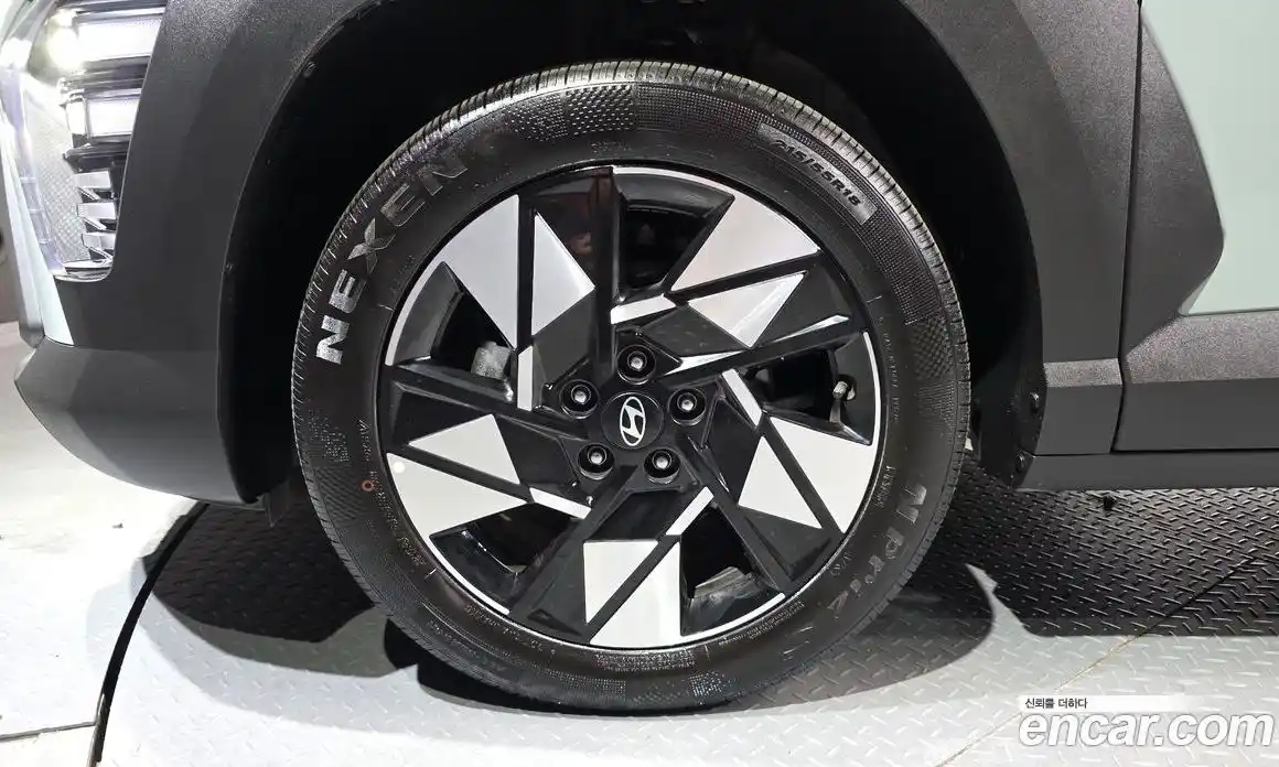 Hyundai Kona 2025 1.6 автомат (гидро), фото 5