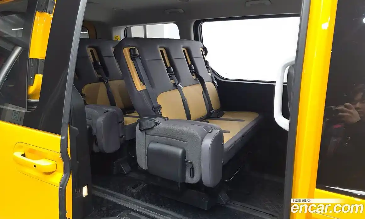 Hyundai Staria 2024 3.5 автомат (гидро), фото 17