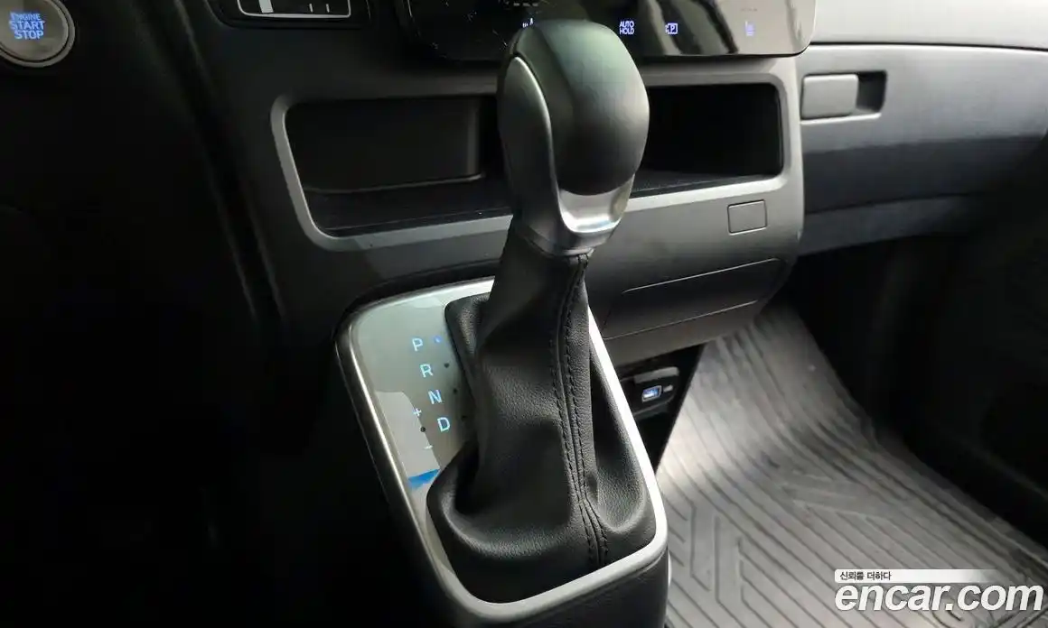 Hyundai Staria 2024 2.2 автомат (гидро), фото 12