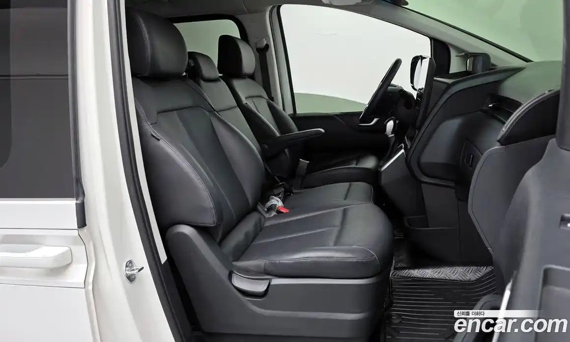Hyundai Staria 2024 2.2 автомат (гидро), фото 16