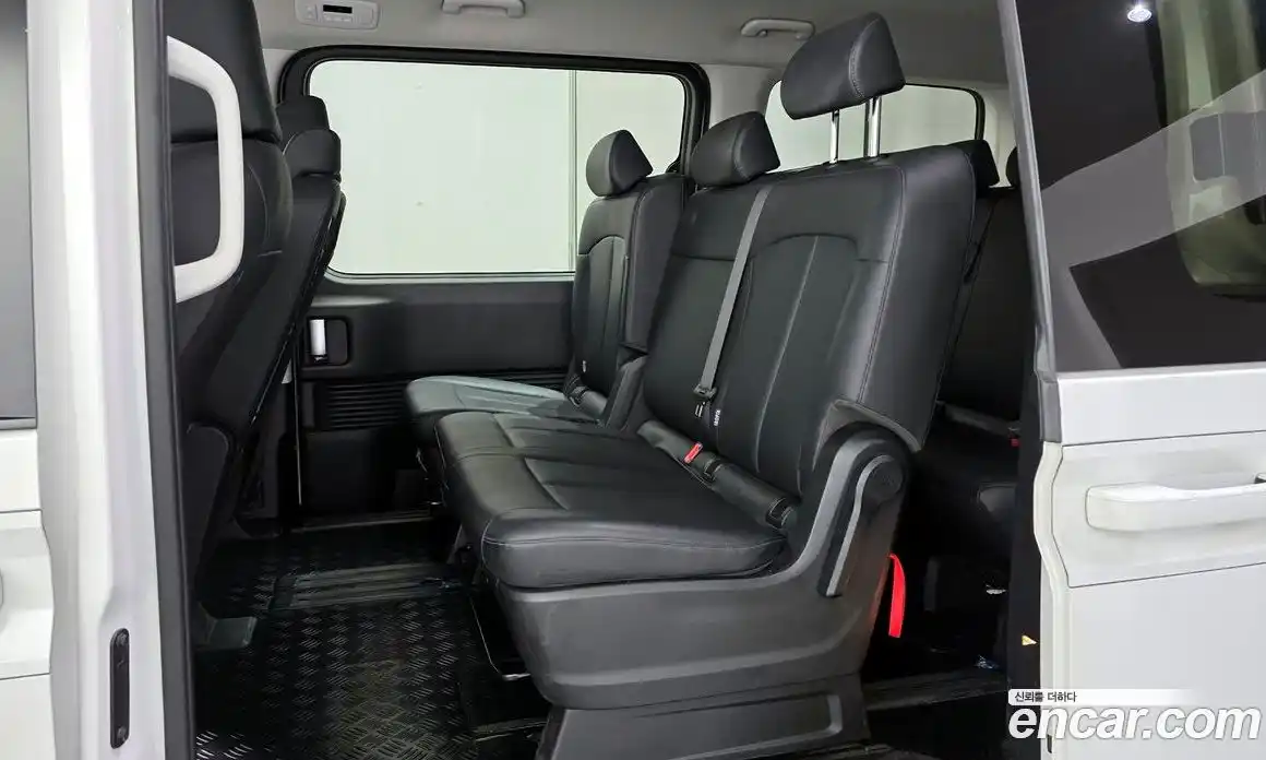 Hyundai Staria 2024 2.2 автомат (гидро), фото 18