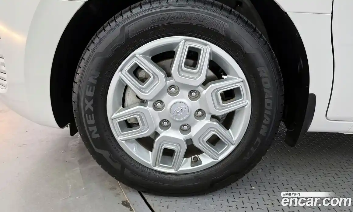 Hyundai Staria 2024 2.2 автомат (гидро), фото 5