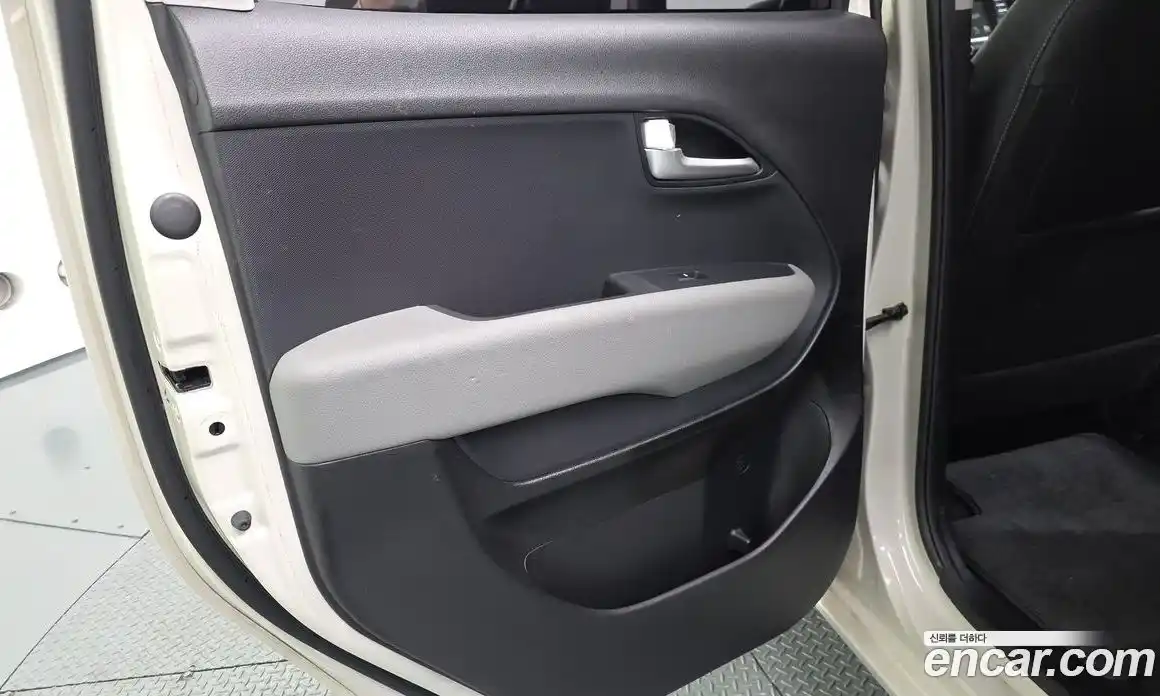 Kia Ray 2019 1.0 автомат (гидро), фото 15