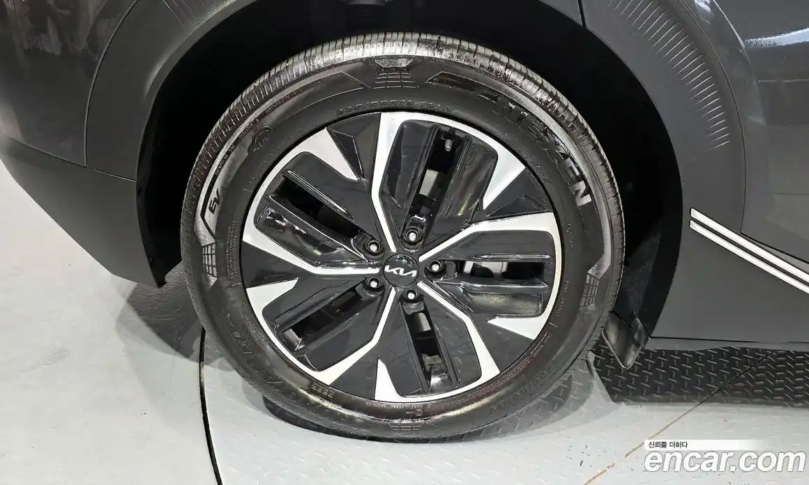 Kia EV6 2023 0.1 автомат (гидро), фото 5