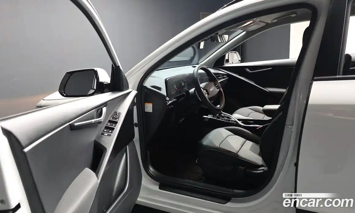 Kia Niro 2022 1.6 автомат (гидро), фото 10
