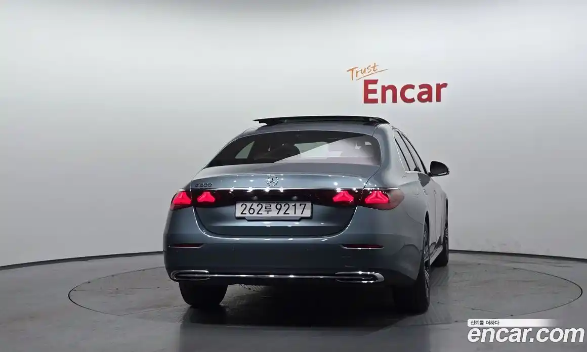 Mercedes-Benz E-Class 2025 2.0 гидро, фото 4