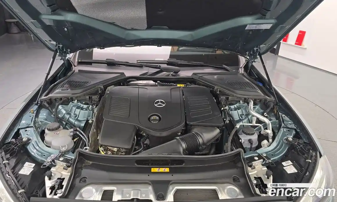 Mercedes-Benz E-Class 2025 2.0 гидро, фото 6