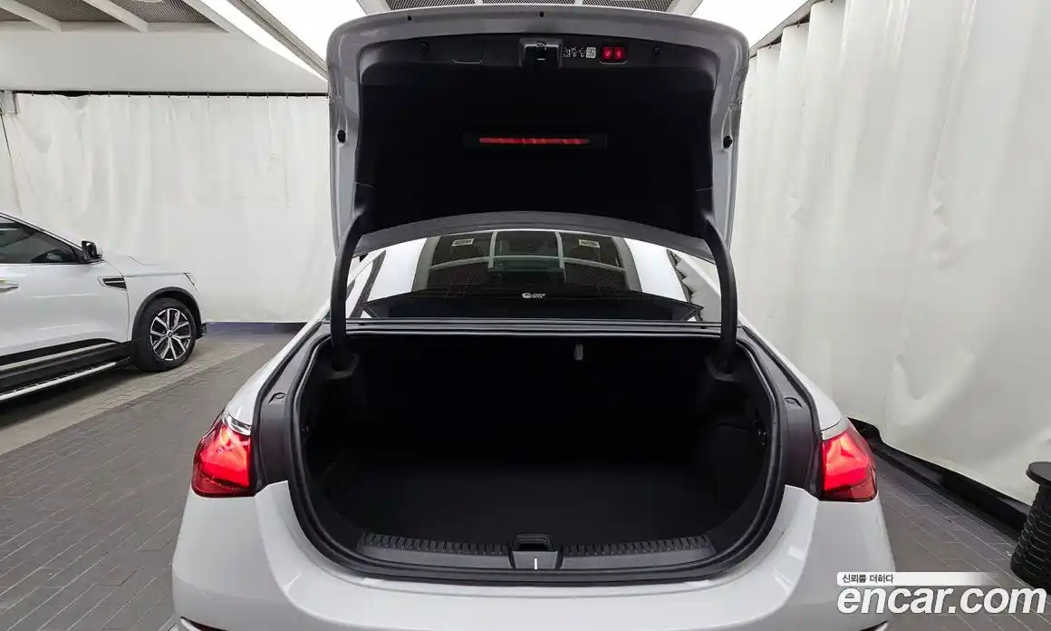 Mercedes-Benz E-Class 2024 2.0 гидро, фото 26