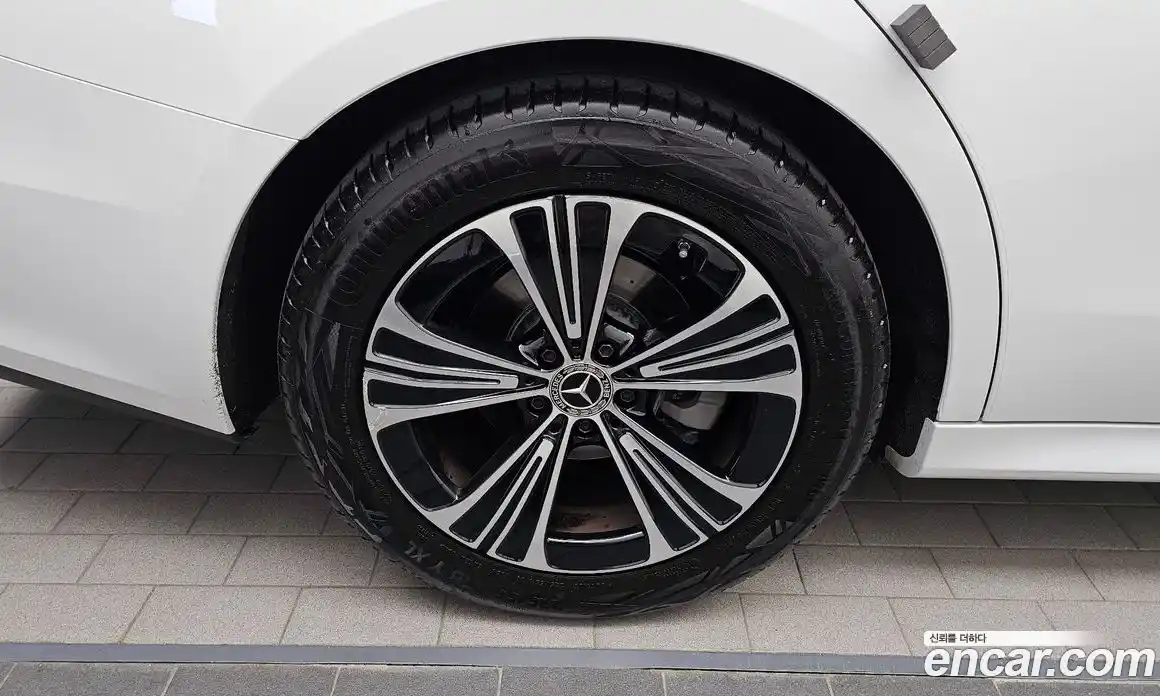 Mercedes-Benz E-Class 2024 2.0 гидро, фото 5