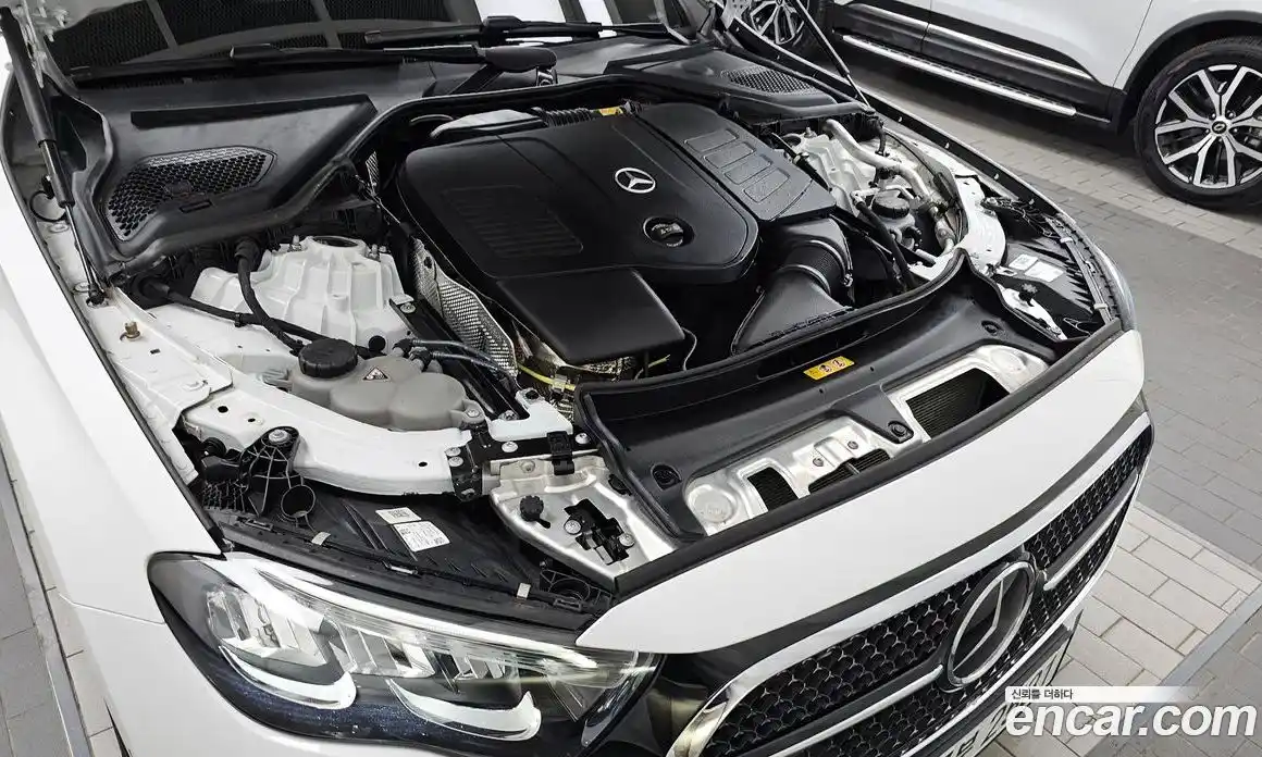 Mercedes-Benz E-Class 2024 2.0 гидро, фото 6