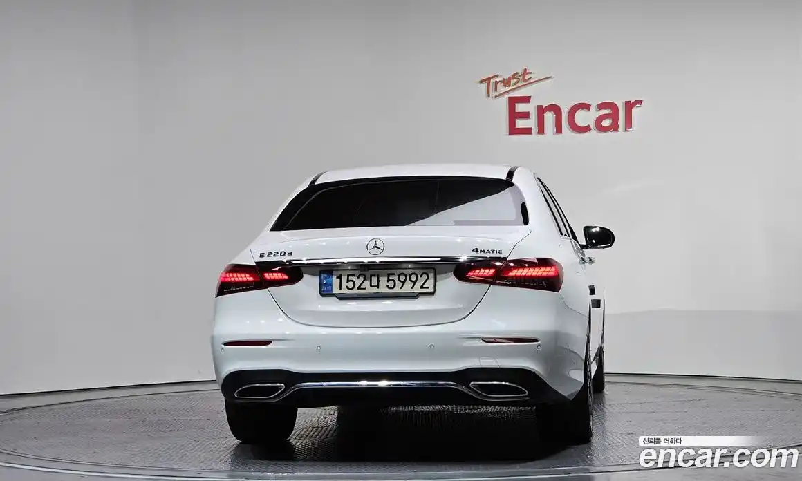 Mercedes-Benz E-Class 2022 1.9 гидро, фото 3