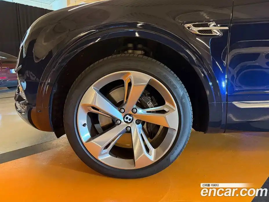 Bentley Bentayga 2018 6.0 гидро, фото 7