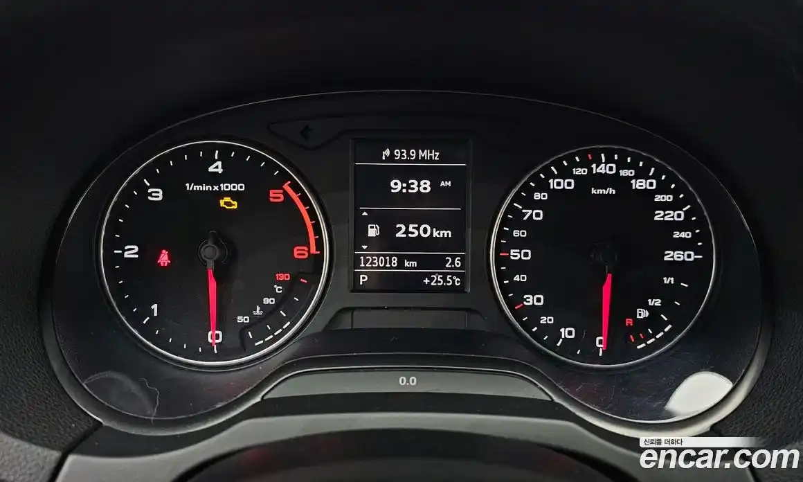 Audi A3 2015 1.6 автомат (гидро), фото 8