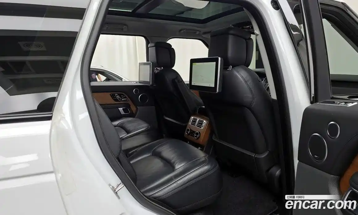 Land Rover Range Rover 2020 4.4 автомат (гидро), фото 11