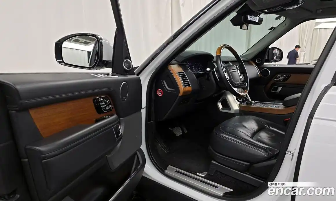 Land Rover Range Rover 2020 4.4 автомат (гидро), фото 10