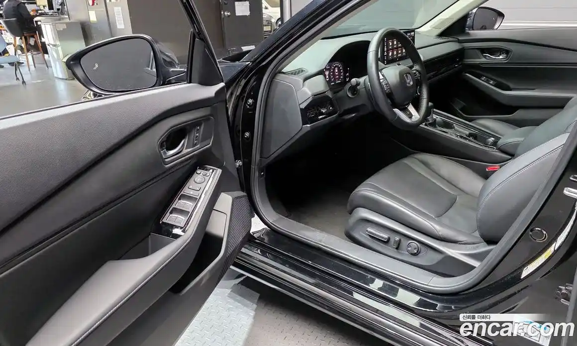 Honda Accord 2024 2.0 автомат (гидро), фото 13