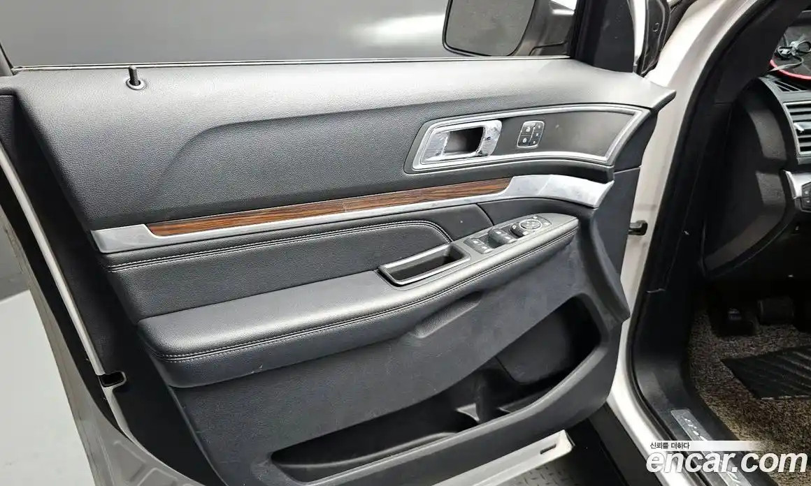 Ford Explorer 2019 2.3 автомат (гидро), фото 14