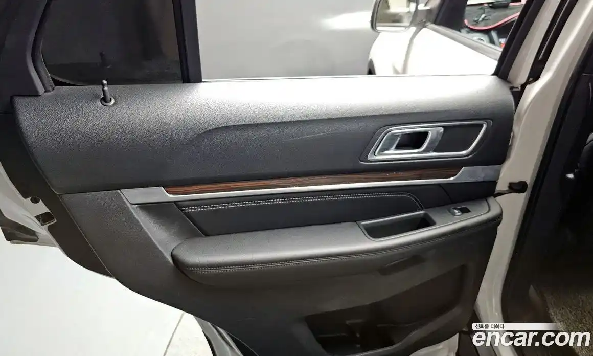 Ford Explorer 2019 2.3 автомат (гидро), фото 15