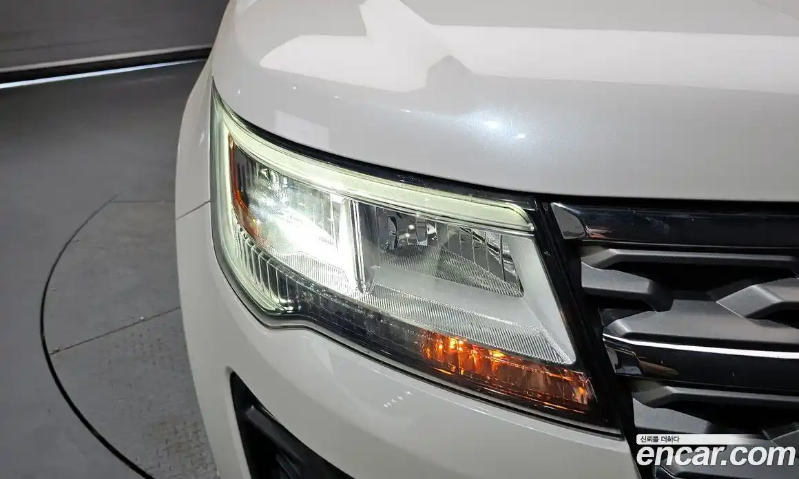 Ford Explorer 2019 2.3 автомат (гидро), фото 8