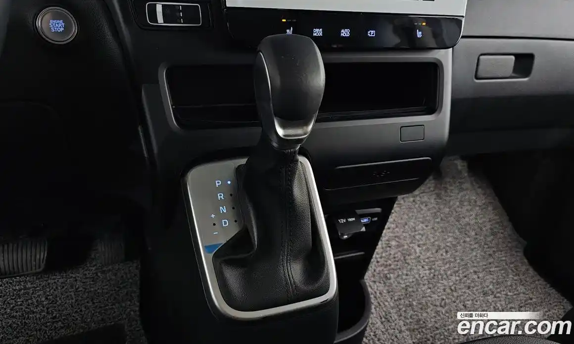 Hyundai Staria 2023 2.2 автомат (гидро), фото 12