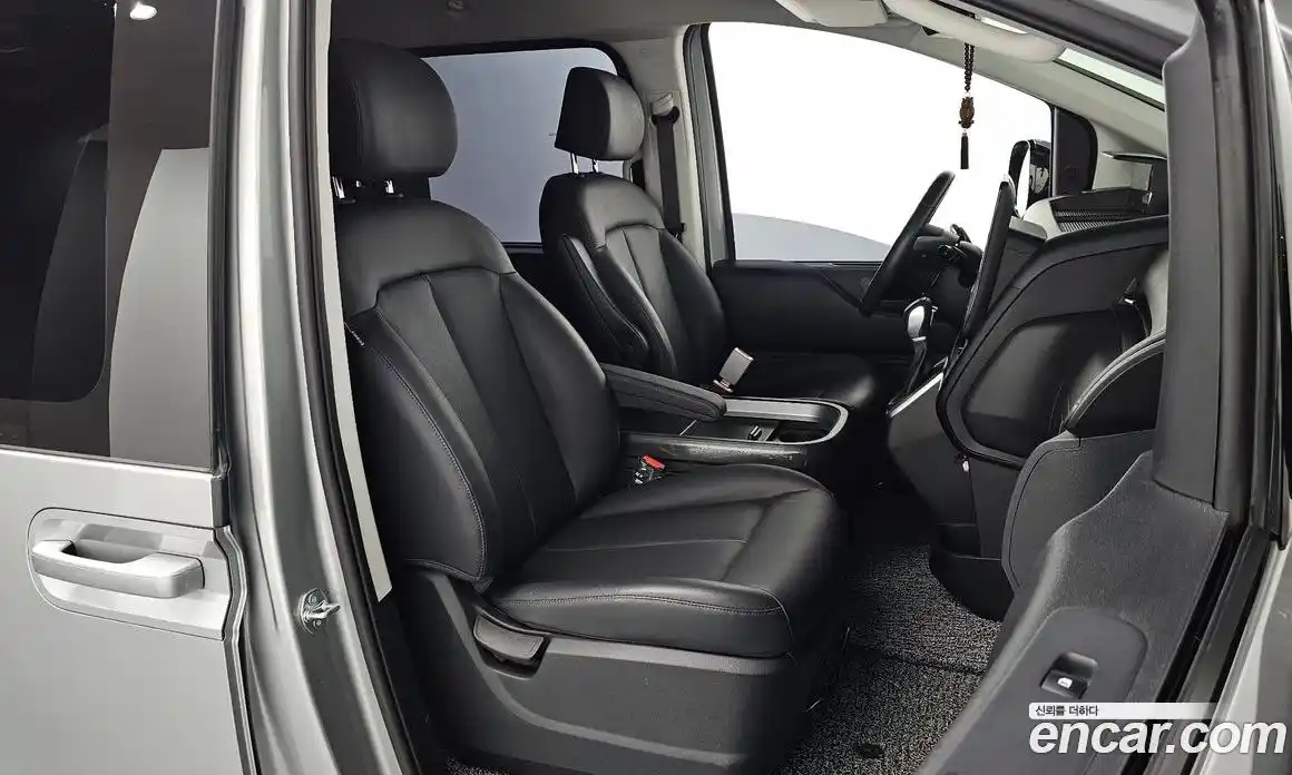 Hyundai Staria 2023 2.2 автомат (гидро), фото 18
