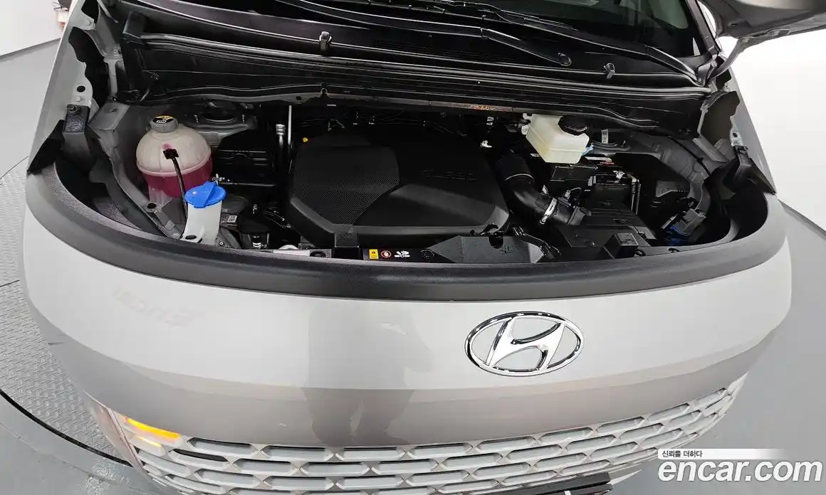 Hyundai Staria 2023 2.2 автомат (гидро), фото 6