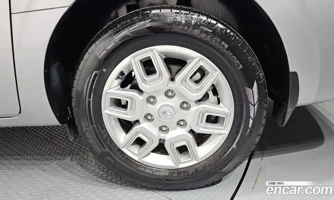 Hyundai Staria 2023 2.2 автомат (гидро), фото 7