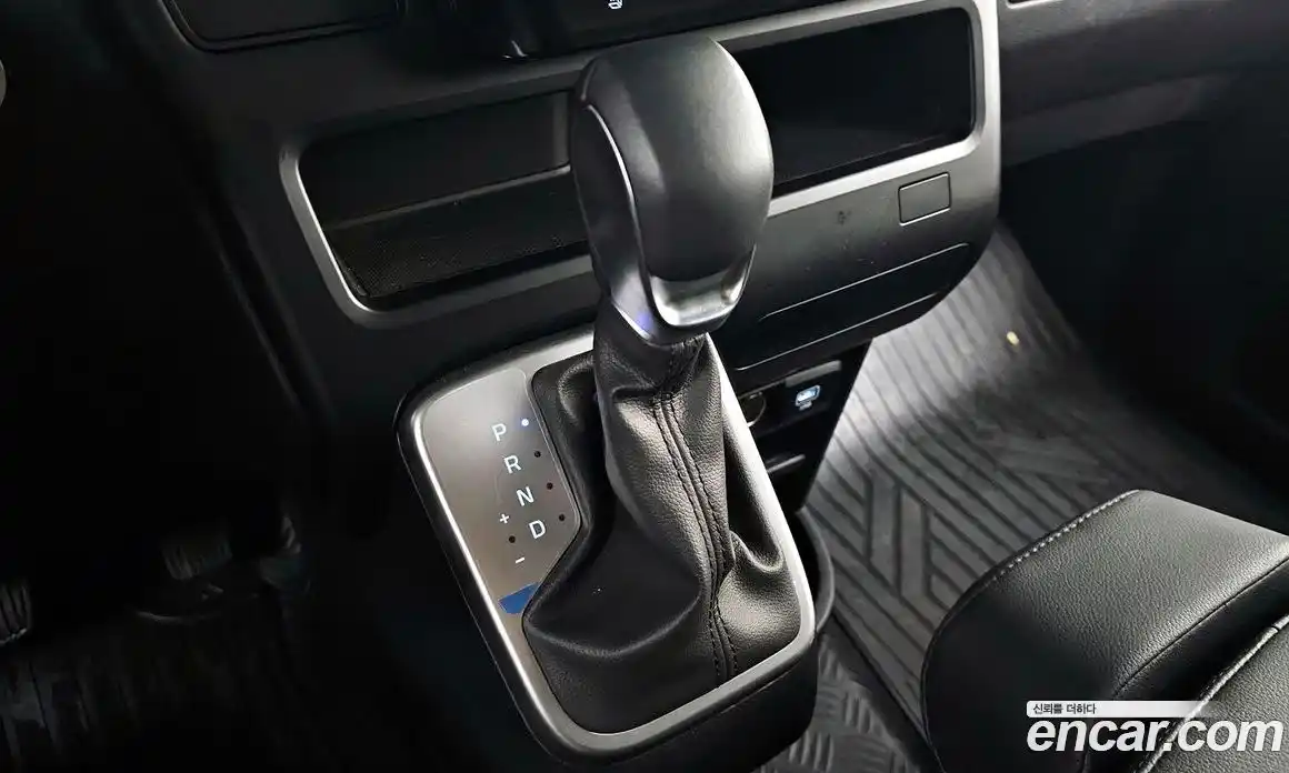 Hyundai Staria 2025 3.5 автомат (гидро), фото 11