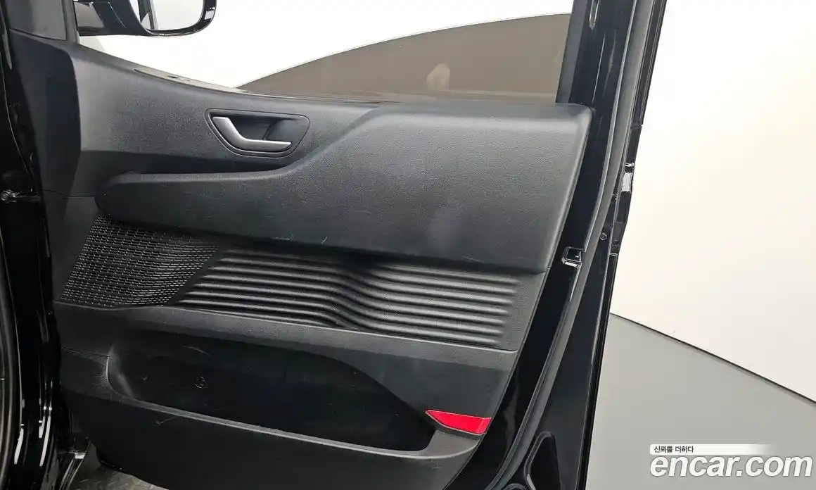 Hyundai Staria 2025 3.5 автомат (гидро), фото 13