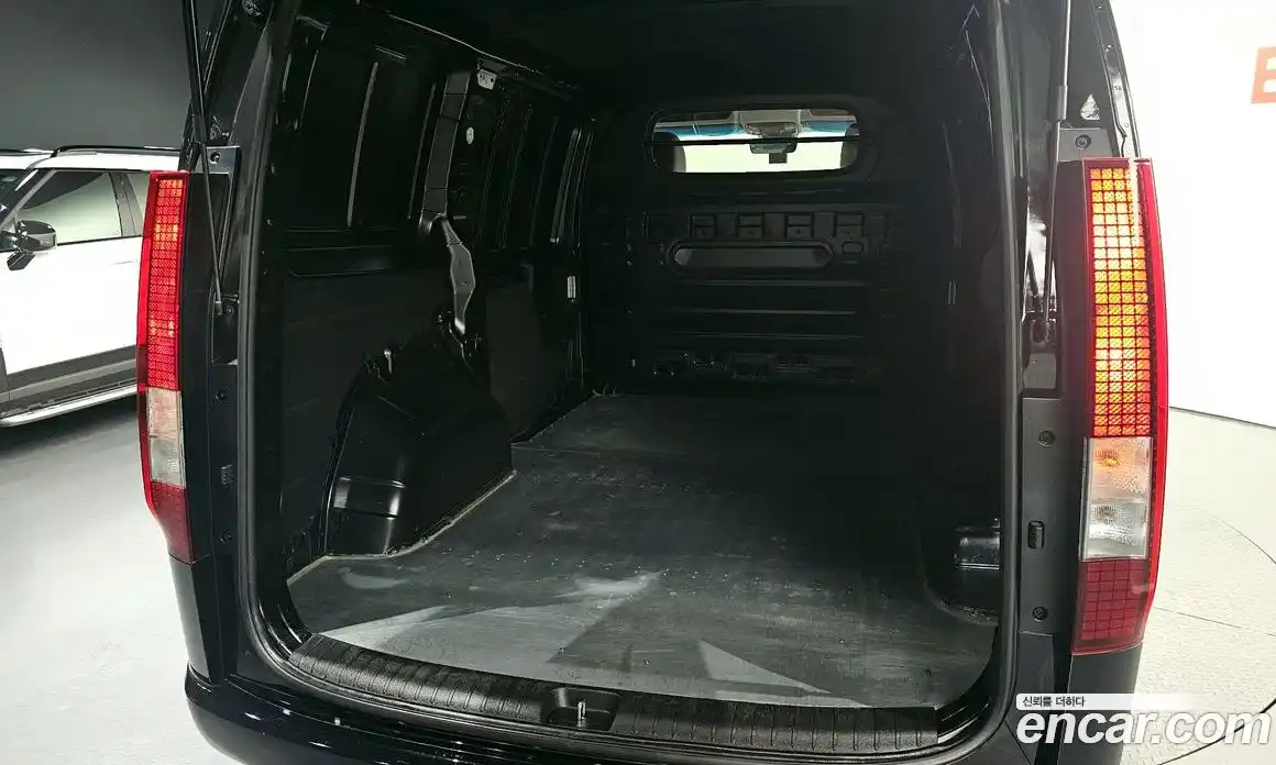 Hyundai Staria 2025 3.5 автомат (гидро), фото 25