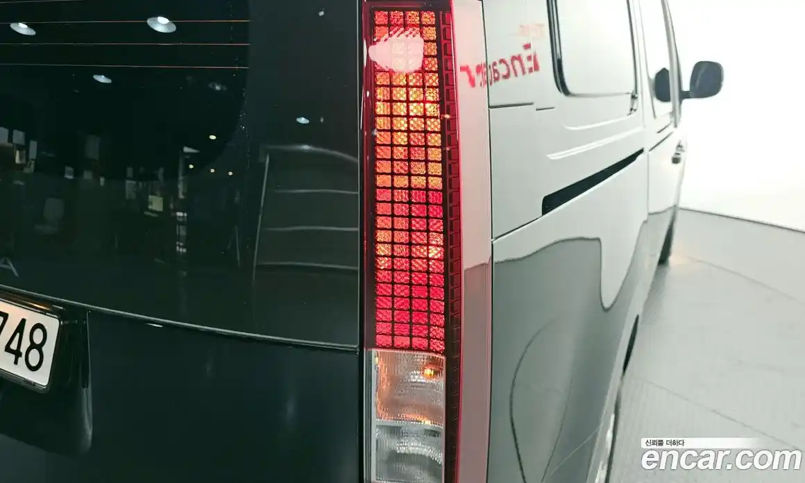 Hyundai Staria 2025 3.5 автомат (гидро), фото 8